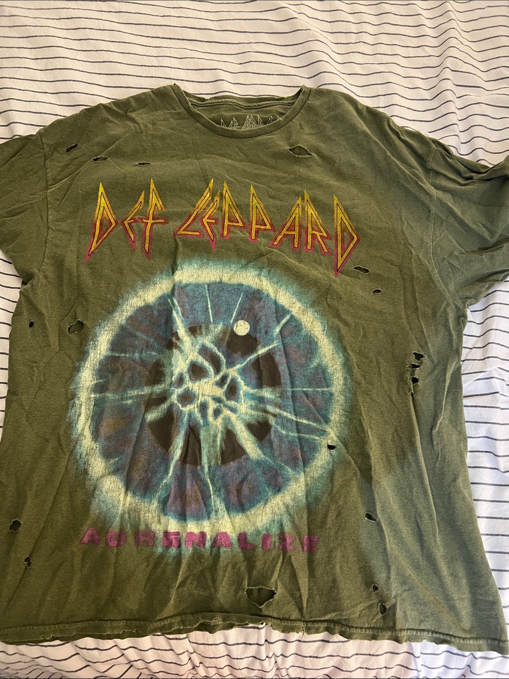 Urban Outfitters Olive Def Leppard Shattered Wheel Graphic Tee